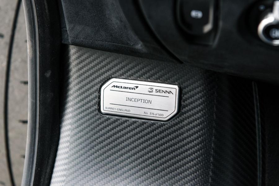 Детали интерьера McLaren Senna Vega Blue 2019 года  (фото 29 из 58)